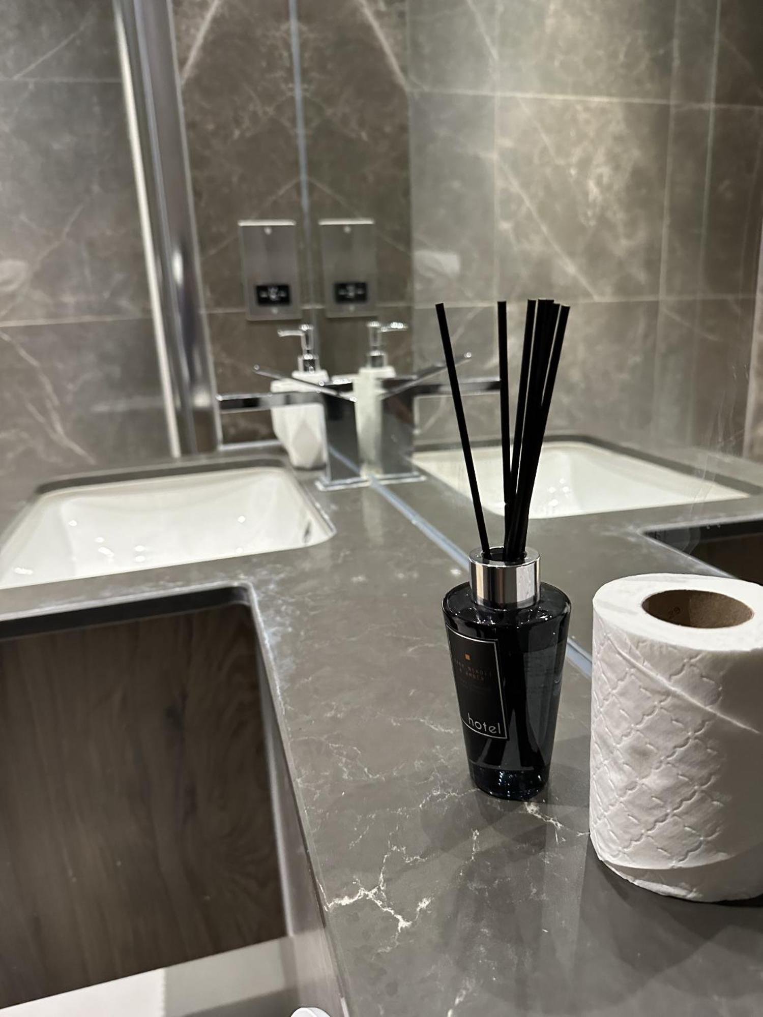 Richardson Deluxe Apartments ロンドン エクステリア 写真